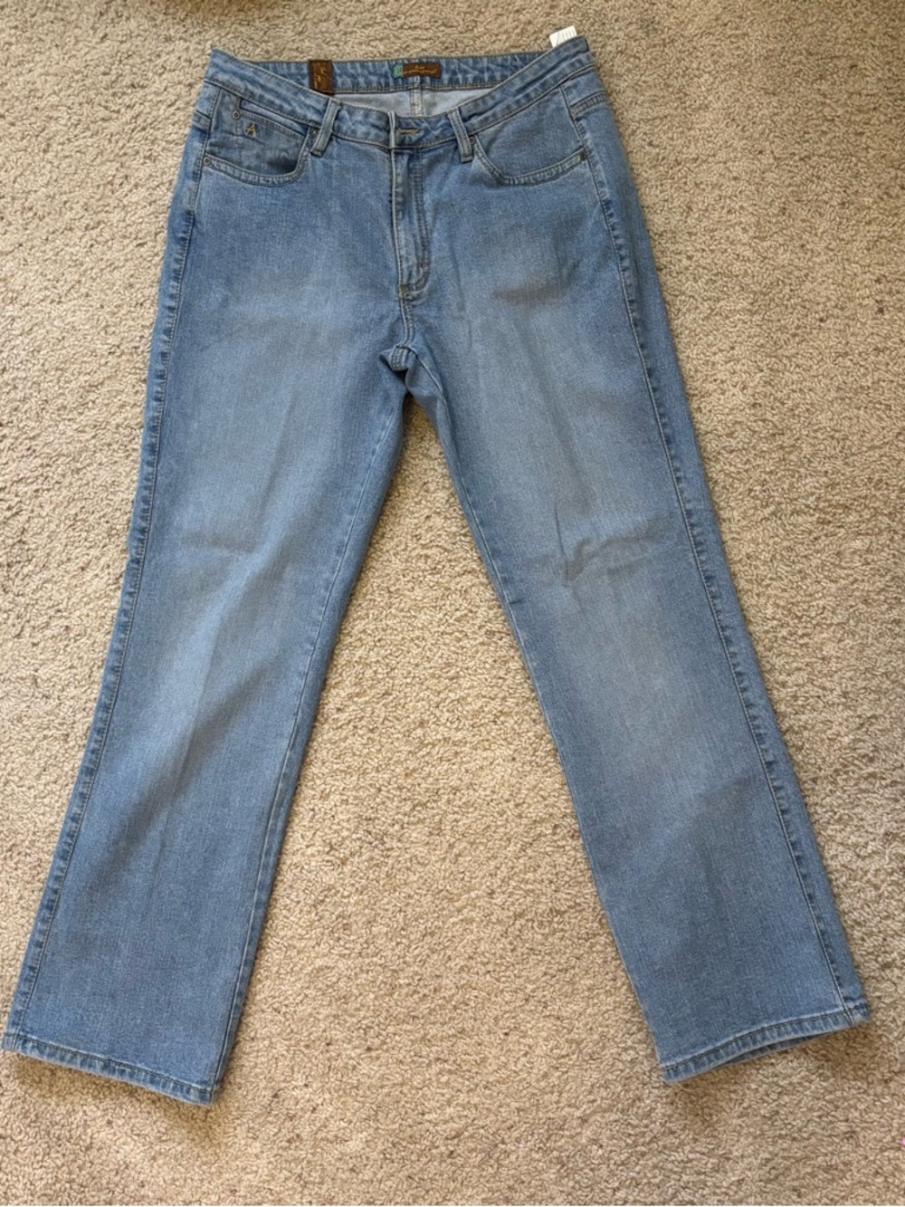 Aura Women’s Straight-Leg Jeans in Light Blue Denim